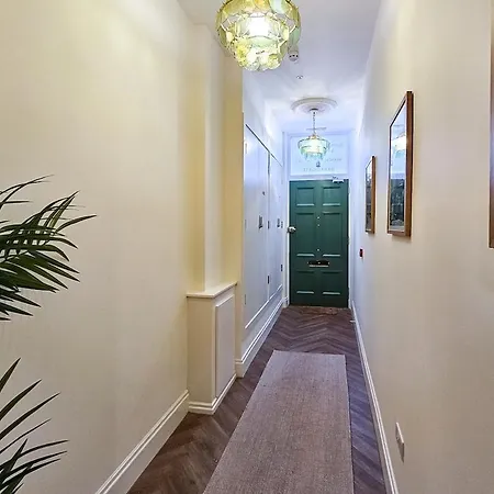 1, East Parade, Harrogate, Apartment