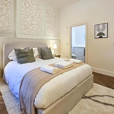 1, East Parade, Harrogate, Апартаменты *